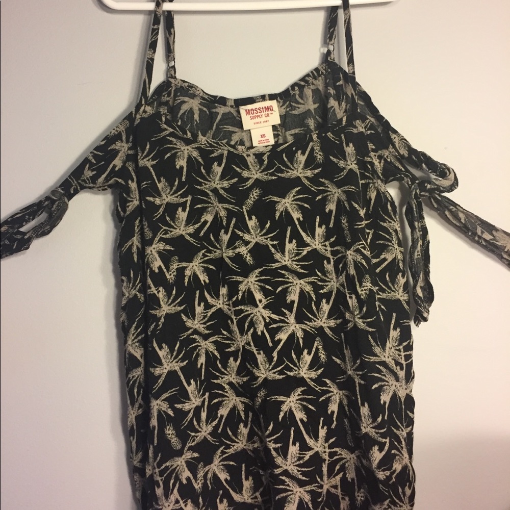 cold shoulders tank